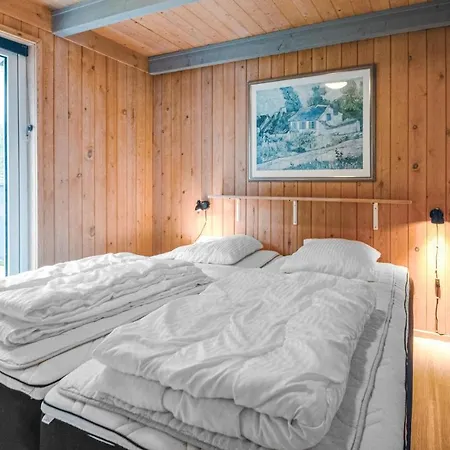 4 Bedroom Stunning In Fjerritslev Holiday home Torup Strand