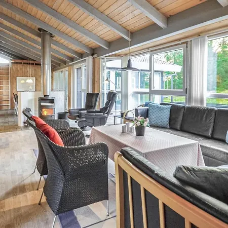 Holiday home 4 Bedroom Stunning In Fjerritslev