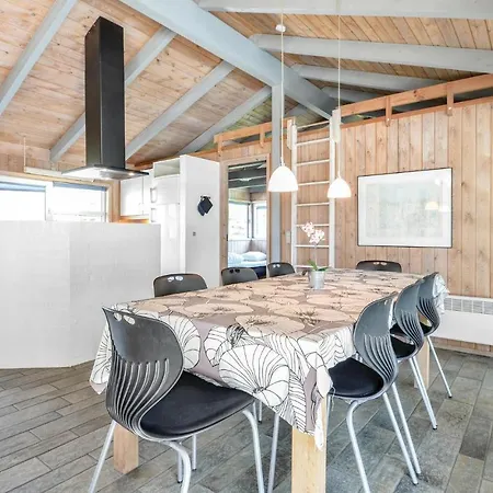 4 Bedroom Stunning In Fjerritslev Holiday home *