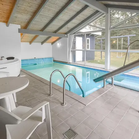 Casa vacanze 4 Bedroom Stunning In Fjerritslev