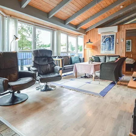 4 Bedroom Stunning In Fjerritslev * Torup Strand
