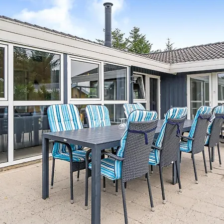 4 Bedroom Stunning In Fjerritslev Casa vacanze Torup Strand